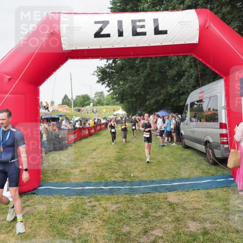 21.06.2025 - 27. Vierlanden-Triathlon MichiJ http://msf.ph/oto/8041512 15.06.2026 13:29:49 Ziel 1061, 1069, 1070, 1071 meine-sportfotos.de