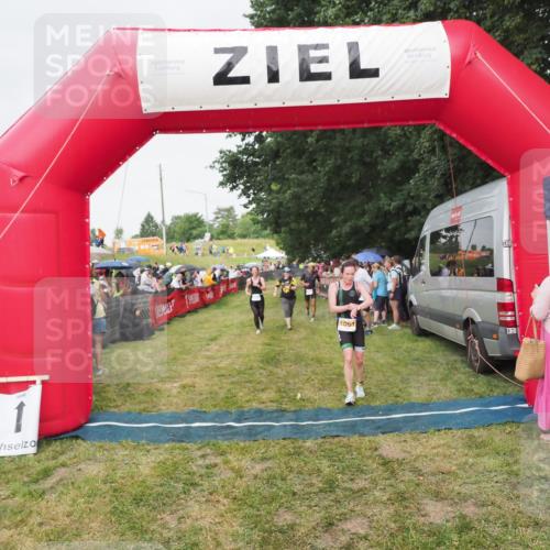 21.06.2025 - 27. Vierlanden-Triathlon MichiJ http://msf.ph/oto/8041533 15.06.2026 13:29:50 Ziel 109, 1061, 1069, 1070, 1071 meine-sportfotos.de
