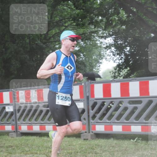 21.06.2025 - 27. Vierlanden-Triathlon KatJ http://msf.ph/oto/8041546 15.06.2025 14:33:24 Ziel 1250 meine-sportfotos.de