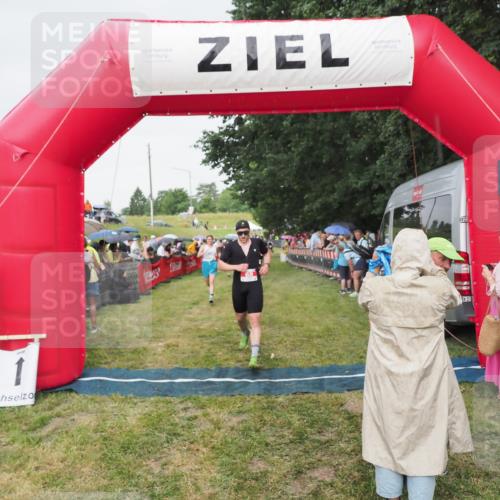 21.06.2025 - 27. Vierlanden-Triathlon MichiJ http://msf.ph/oto/8041558 15.06.2026 13:30:13 Ziel 68, 227, 958, 970 meine-sportfotos.de