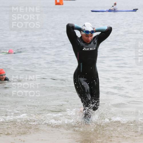 21.06.2025 - 27. Vierlanden-Triathlon Lena Gebhardt http://msf.ph/oto/8041562 15.06.2025 13:07:56 Schwimmen 1203, 1209, 1216, 1226 meine-sportfotos.de