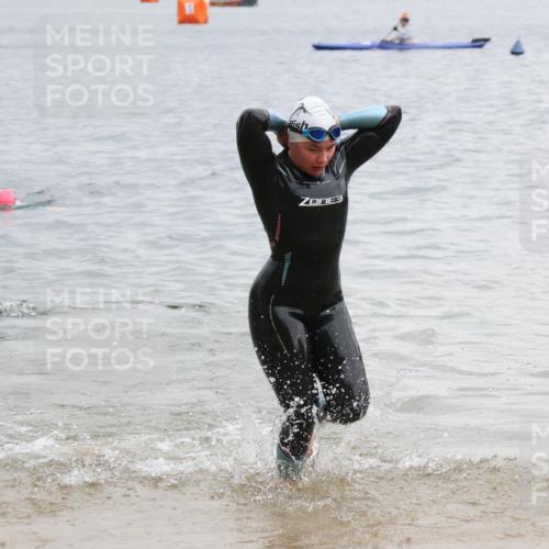 21.06.2025 - 27. Vierlanden-Triathlon Lena Gebhardt http://msf.ph/oto/8041565 15.06.2025 13:07:56 Schwimmen 1203, 1209, 1216, 1226 meine-sportfotos.de