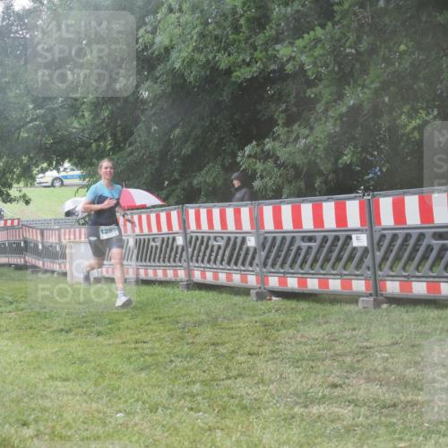 21.06.2025 - 27. Vierlanden-Triathlon KatJ http://msf.ph/oto/8041566 15.06.2025 14:34:23 Ziel 1289 meine-sportfotos.de