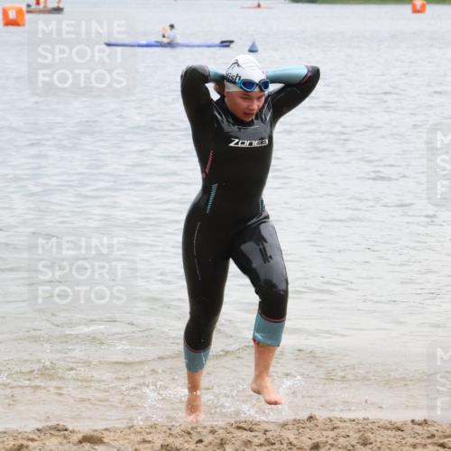 21.06.2025 - 27. Vierlanden-Triathlon Lena Gebhardt http://msf.ph/oto/8041567 15.06.2025 13:07:56 Schwimmen 1203, 1209, 1216, 1226 meine-sportfotos.de