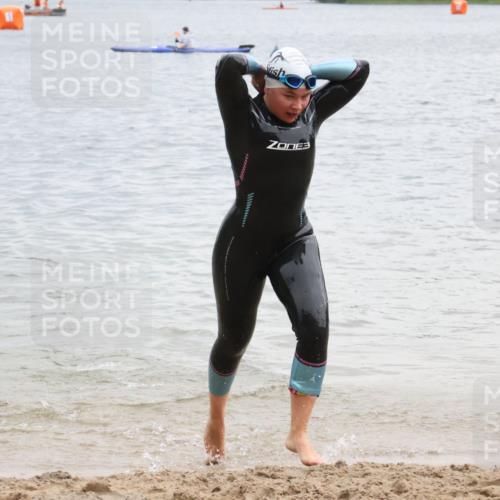21.06.2025 - 27. Vierlanden-Triathlon Lena Gebhardt http://msf.ph/oto/8041571 15.06.2025 13:07:57 Schwimmen 1203, 1209, 1216, 1226 meine-sportfotos.de
