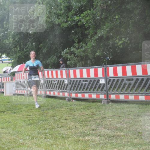 21.06.2025 - 27. Vierlanden-Triathlon KatJ http://msf.ph/oto/8041577 15.06.2025 14:34:24 Ziel 1289 meine-sportfotos.de