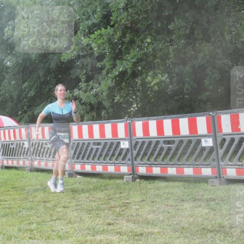 21.06.2025 - 27. Vierlanden-Triathlon KatJ http://msf.ph/oto/8041580 15.06.2025 14:34:24 Ziel 1289 meine-sportfotos.de