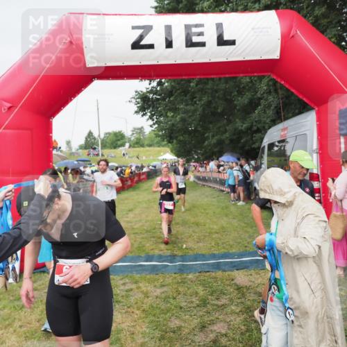 21.06.2025 - 27. Vierlanden-Triathlon MichiJ http://msf.ph/oto/8041584 15.06.2026 13:30:17 Ziel 68, 227, 663, 958, 970 meine-sportfotos.de