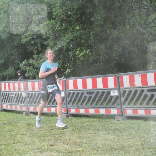 21.06.2025 - 27. Vierlanden-Triathlon KatJ http://msf.ph/oto/8041590 15.06.2025 14:34:25 Ziel 1289 meine-sportfotos.de