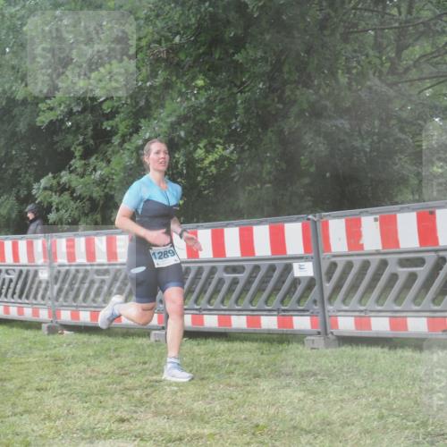 21.06.2025 - 27. Vierlanden-Triathlon KatJ http://msf.ph/oto/8041591 15.06.2025 14:34:25 Ziel 1289 meine-sportfotos.de