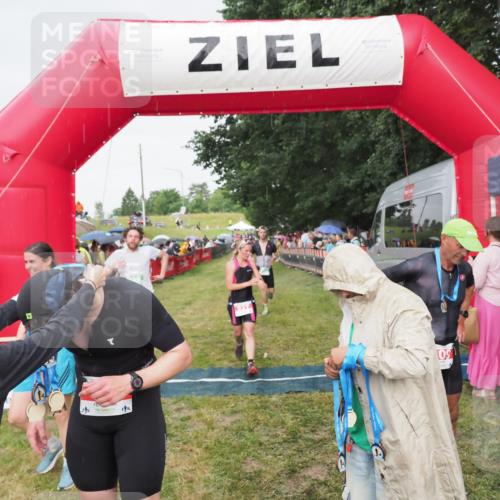 21.06.2025 - 27. Vierlanden-Triathlon MichiJ http://msf.ph/oto/8041592 15.06.2026 13:30:17 Ziel 68, 227, 663, 958, 970 meine-sportfotos.de