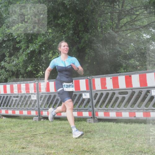 21.06.2025 - 27. Vierlanden-Triathlon KatJ http://msf.ph/oto/8041597 15.06.2025 14:34:25 Ziel 1289 meine-sportfotos.de
