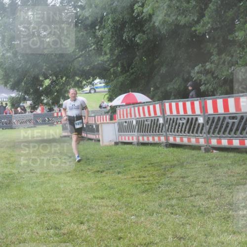 21.06.2025 - 27. Vierlanden-Triathlon KatJ http://msf.ph/oto/8041610 15.06.2025 14:34:43 Ziel 1274 meine-sportfotos.de