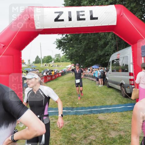 21.06.2025 - 27. Vierlanden-Triathlon MichiJ http://msf.ph/oto/8041611 15.06.2026 13:30:25 Ziel 663, 785, 891 meine-sportfotos.de