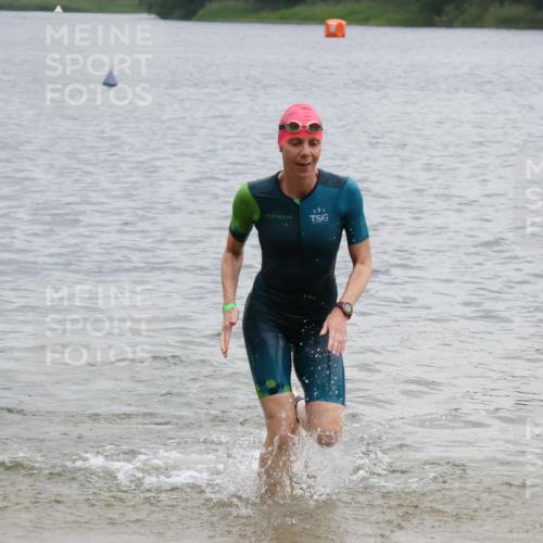 21.06.2025 - 27. Vierlanden-Triathlon Lena Gebhardt http://msf.ph/oto/8041616 15.06.2025 13:08:12 Schwimmen 1168, 1173, 1176, 1178, 1185, 1198, 1202, 1212, 1216, 1226 meine-sportfotos.de