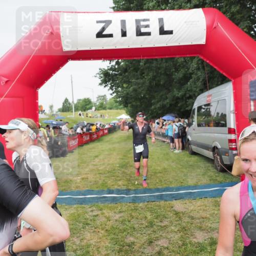 21.06.2025 - 27. Vierlanden-Triathlon MichiJ http://msf.ph/oto/8041621 15.06.2026 13:30:26 Ziel 663, 785, 891 meine-sportfotos.de