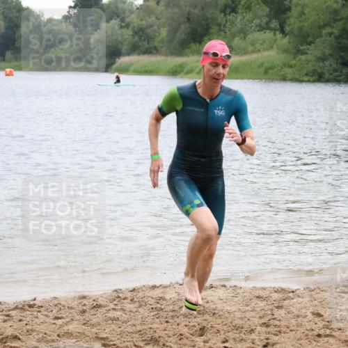 21.06.2025 - 27. Vierlanden-Triathlon Lena Gebhardt http://msf.ph/oto/8041632 15.06.2025 13:08:14 Schwimmen 1168, 1173, 1176, 1178, 1185, 1198, 1202, 1212, 1216 meine-sportfotos.de
