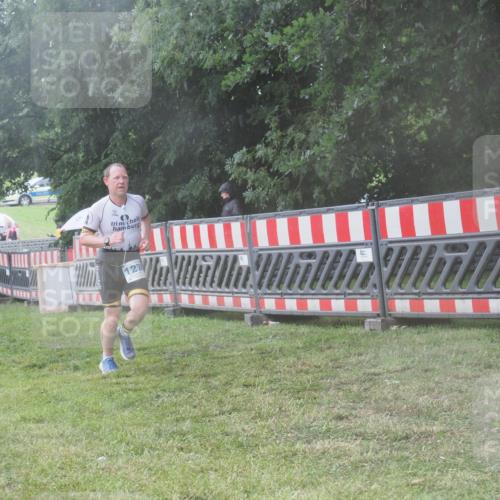 21.06.2025 - 27. Vierlanden-Triathlon KatJ http://msf.ph/oto/8041637 15.06.2025 14:34:45 Ziel 1274 meine-sportfotos.de