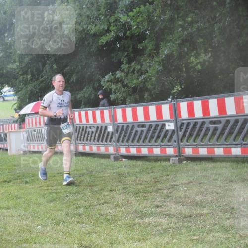 21.06.2025 - 27. Vierlanden-Triathlon KatJ http://msf.ph/oto/8041641 15.06.2025 14:34:45 Ziel 1274 meine-sportfotos.de