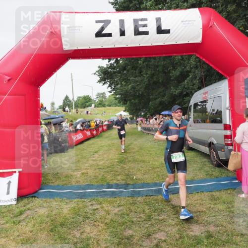 21.06.2025 - 27. Vierlanden-Triathlon MichiJ http://msf.ph/oto/8041652 15.06.2026 13:30:34 Ziel 43, 783 meine-sportfotos.de