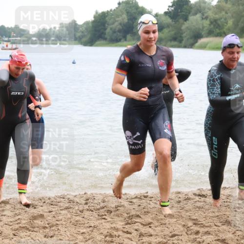 21.06.2025 - 27. Vierlanden-Triathlon Lena Gebhardt http://msf.ph/oto/8041661 15.06.2025 13:08:19 Schwimmen 1168, 1173, 1176, 1178, 1185, 1198, 1202, 1212 meine-sportfotos.de