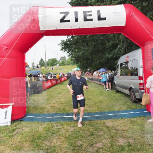 21.06.2025 - 27. Vierlanden-Triathlon MichiJ http://msf.ph/oto/8041669 15.06.2026 13:30:37 Ziel 43, 783 meine-sportfotos.de
