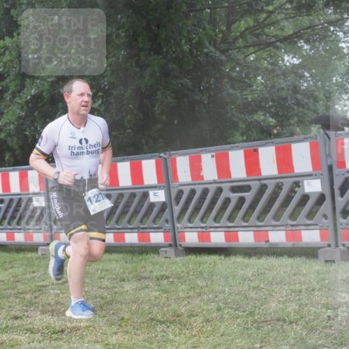21.06.2025 - 27. Vierlanden-Triathlon KatJ http://msf.ph/oto/8041670 15.06.2025 14:34:46 Ziel 1274 meine-sportfotos.de