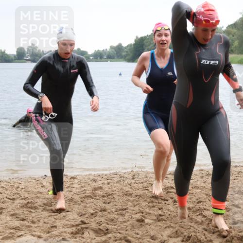 21.06.2025 - 27. Vierlanden-Triathlon Lena Gebhardt http://msf.ph/oto/8041695 15.06.2025 13:08:21 Schwimmen 1168, 1173, 1176, 1185, 1198, 1202, 1212, 1229 meine-sportfotos.de