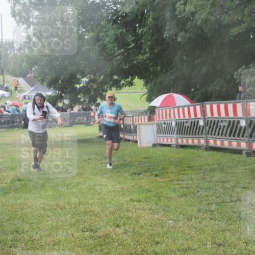 21.06.2025 - 27. Vierlanden-Triathlon KatJ http://msf.ph/oto/8041699 15.06.2025 14:35:28 Ziel 215 meine-sportfotos.de