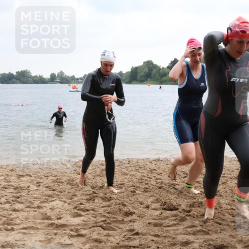 21.06.2025 - 27. Vierlanden-Triathlon Lena Gebhardt http://msf.ph/oto/8041704 15.06.2025 13:08:21 Schwimmen 1168, 1173, 1176, 1185, 1198, 1202, 1212, 1229 meine-sportfotos.de