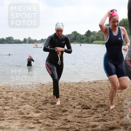 21.06.2025 - 27. Vierlanden-Triathlon Lena Gebhardt http://msf.ph/oto/8041707 15.06.2025 13:08:22 Schwimmen 1168, 1173, 1176, 1185, 1198, 1202, 1212, 1229 meine-sportfotos.de