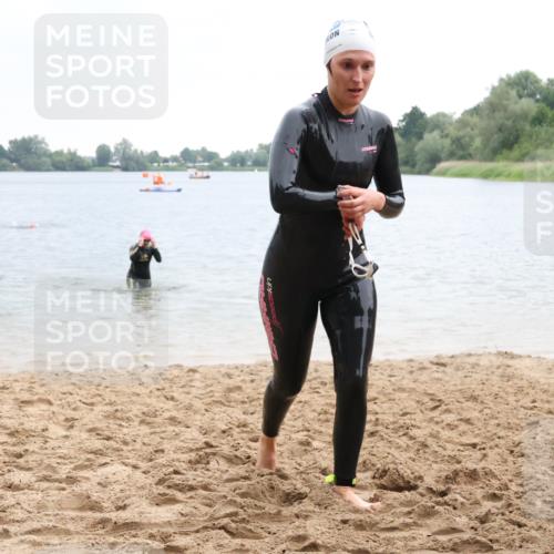21.06.2025 - 27. Vierlanden-Triathlon Lena Gebhardt http://msf.ph/oto/8041714 15.06.2025 13:08:22 Schwimmen 1168, 1173, 1176, 1185, 1198, 1202, 1212, 1229 meine-sportfotos.de