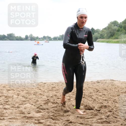 21.06.2025 - 27. Vierlanden-Triathlon Lena Gebhardt http://msf.ph/oto/8041715 15.06.2025 13:08:22 Schwimmen 1168, 1173, 1176, 1185, 1198, 1202, 1212, 1229 meine-sportfotos.de