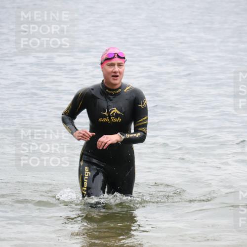 21.06.2025 - 27. Vierlanden-Triathlon Lena Gebhardt http://msf.ph/oto/8041718 15.06.2025 13:08:23 Schwimmen 1168, 1173, 1176, 1185, 1198, 1202, 1212, 1229 meine-sportfotos.de