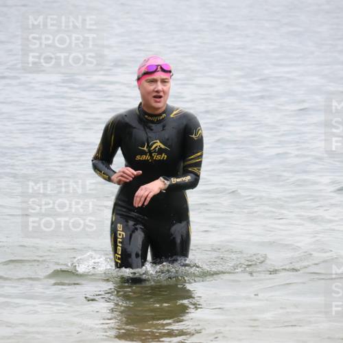 21.06.2025 - 27. Vierlanden-Triathlon Lena Gebhardt http://msf.ph/oto/8041721 15.06.2025 13:08:24 Schwimmen 1168, 1173, 1176, 1185, 1198, 1202, 1212, 1229 meine-sportfotos.de