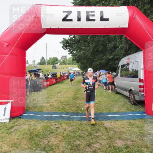 21.06.2025 - 27. Vierlanden-Triathlon MichiJ http://msf.ph/oto/8041744 15.06.2026 13:31:33 Ziel 847, 968 meine-sportfotos.de