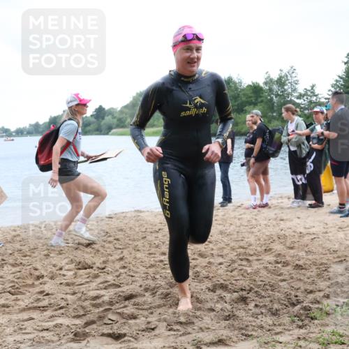 21.06.2025 - 27. Vierlanden-Triathlon Lena Gebhardt http://msf.ph/oto/8041750 15.06.2025 13:08:31 Schwimmen 1168, 1176, 1185, 1229 meine-sportfotos.de