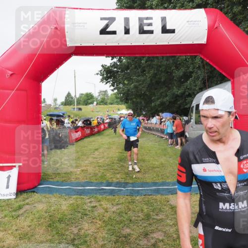21.06.2025 - 27. Vierlanden-Triathlon MichiJ http://msf.ph/oto/8041751 15.06.2026 13:31:37 Ziel 799, 847, 968 meine-sportfotos.de