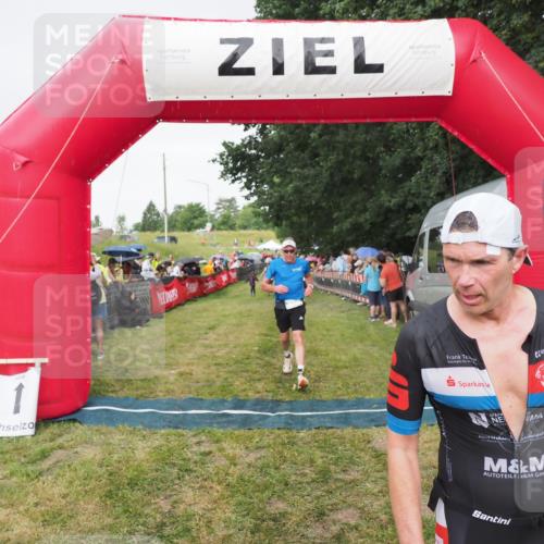 21.06.2025 - 27. Vierlanden-Triathlon MichiJ http://msf.ph/oto/8041754 15.06.2026 13:31:37 Ziel 799, 847, 968 meine-sportfotos.de