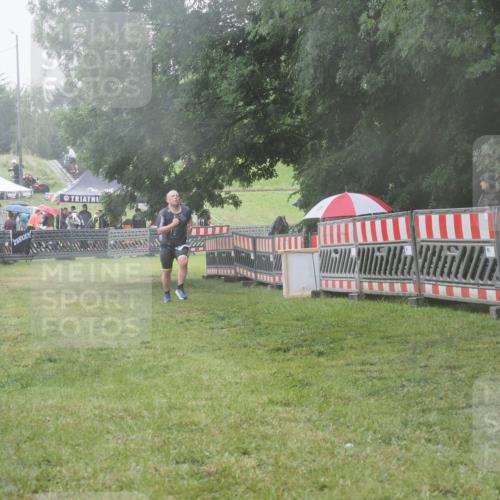21.06.2025 - 27. Vierlanden-Triathlon KatJ http://msf.ph/oto/8041755 15.06.2025 14:36:18 Ziel 1290 meine-sportfotos.de