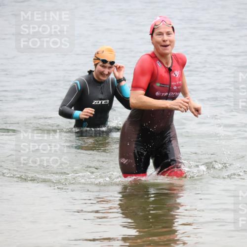 21.06.2025 - 27. Vierlanden-Triathlon Lena Gebhardt http://msf.ph/oto/8041756 15.06.2025 13:08:50 Schwimmen 1181, 1184, 1199 meine-sportfotos.de