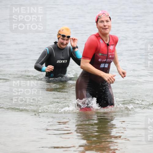 21.06.2025 - 27. Vierlanden-Triathlon Lena Gebhardt http://msf.ph/oto/8041759 15.06.2025 13:08:50 Schwimmen 1181, 1184, 1199 meine-sportfotos.de