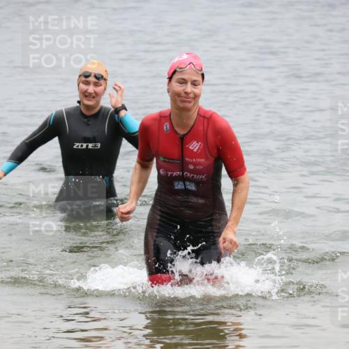 21.06.2025 - 27. Vierlanden-Triathlon Lena Gebhardt http://msf.ph/oto/8041762 15.06.2025 13:08:51 Schwimmen 1181, 1184, 1199 meine-sportfotos.de