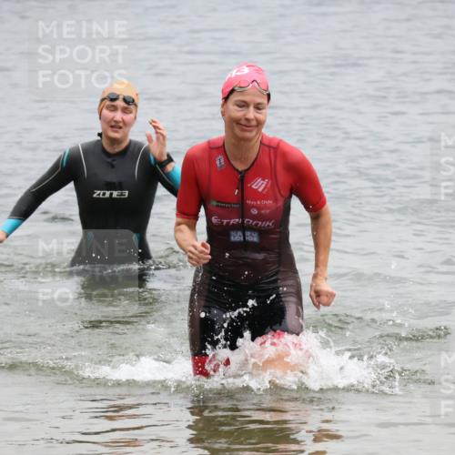 21.06.2025 - 27. Vierlanden-Triathlon Lena Gebhardt http://msf.ph/oto/8041764 15.06.2025 13:08:51 Schwimmen 1181, 1184, 1199 meine-sportfotos.de