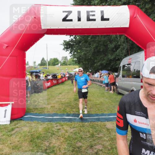 21.06.2025 - 27. Vierlanden-Triathlon MichiJ http://msf.ph/oto/8041765 15.06.2026 13:31:37 Ziel 799, 847, 968 meine-sportfotos.de