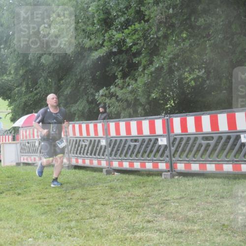 21.06.2025 - 27. Vierlanden-Triathlon KatJ http://msf.ph/oto/8041768 15.06.2025 14:36:20 Ziel 1290 meine-sportfotos.de