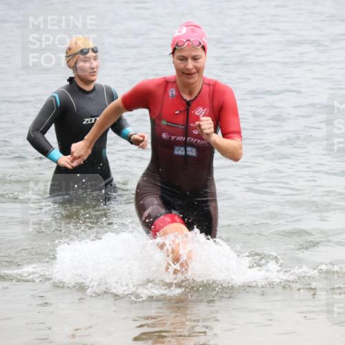 21.06.2025 - 27. Vierlanden-Triathlon Lena Gebhardt http://msf.ph/oto/8041770 15.06.2025 13:08:51 Schwimmen 1181, 1184, 1199 meine-sportfotos.de