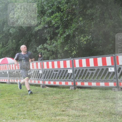 21.06.2025 - 27. Vierlanden-Triathlon KatJ http://msf.ph/oto/8041774 15.06.2025 14:36:20 Ziel 1290 meine-sportfotos.de