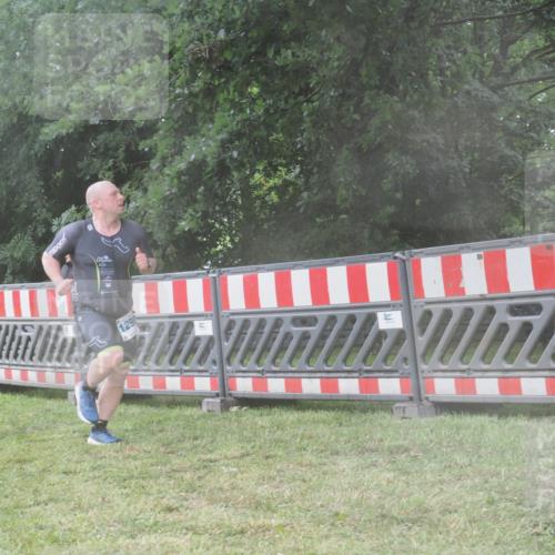 21.06.2025 - 27. Vierlanden-Triathlon KatJ http://msf.ph/oto/8041777 15.06.2025 14:36:21 Ziel 1290 meine-sportfotos.de