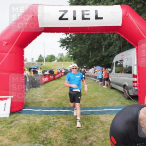 21.06.2025 - 27. Vierlanden-Triathlon MichiJ http://msf.ph/oto/8041779 15.06.2026 13:31:38 Ziel 799, 847, 968 meine-sportfotos.de